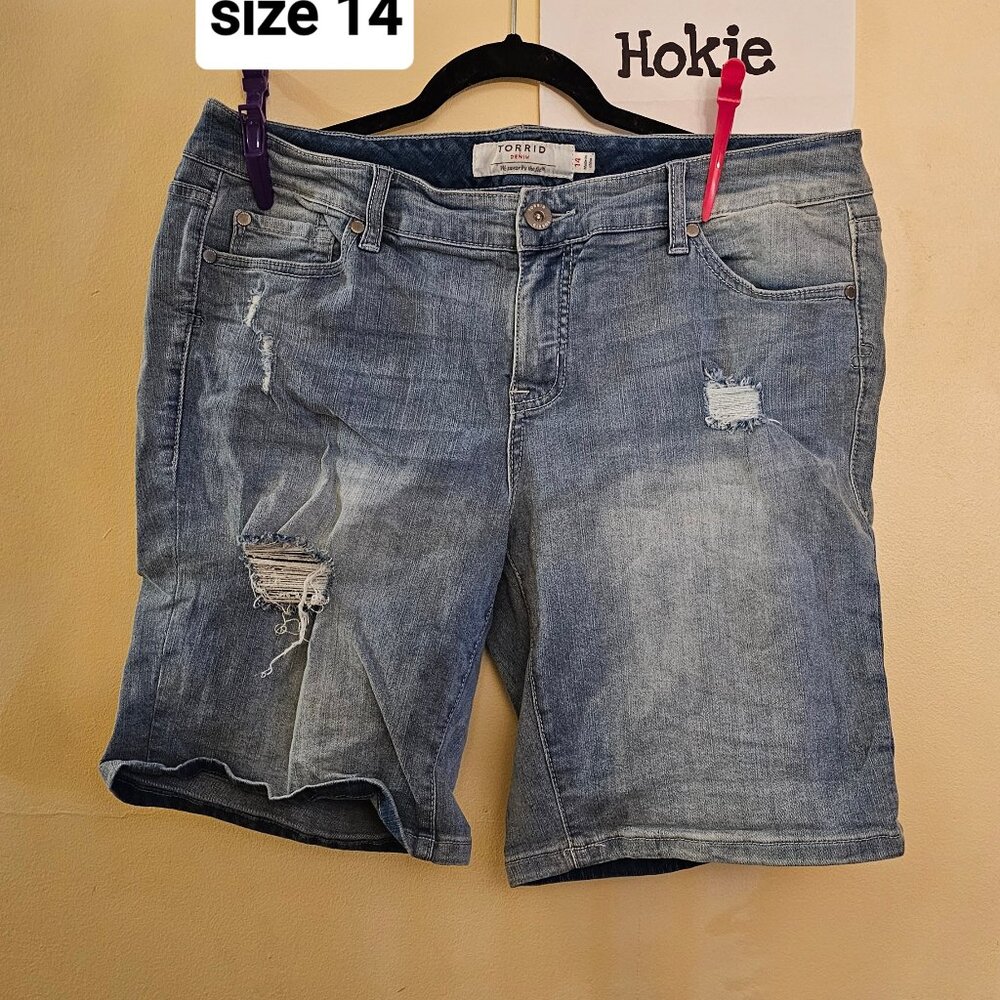 torrid nwot size 14 bermuda short distressed
